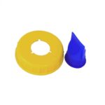 Gelber Schraubdeckel für Urinkanister in Trenntoiletten mit blauem Membranverschluss aus Silikon daneben als Auslaufschutz und gegen Gerüche besonders im Camper, Van, Bus oder Wohnmobil